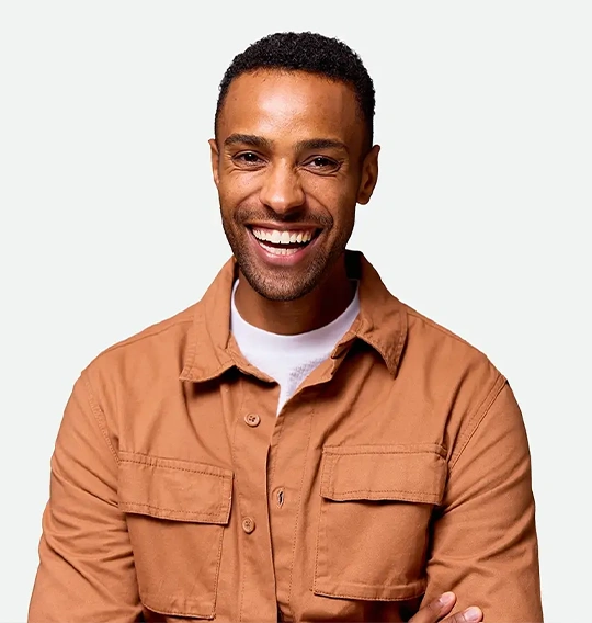 Mann mit einem strahlenden Lachen